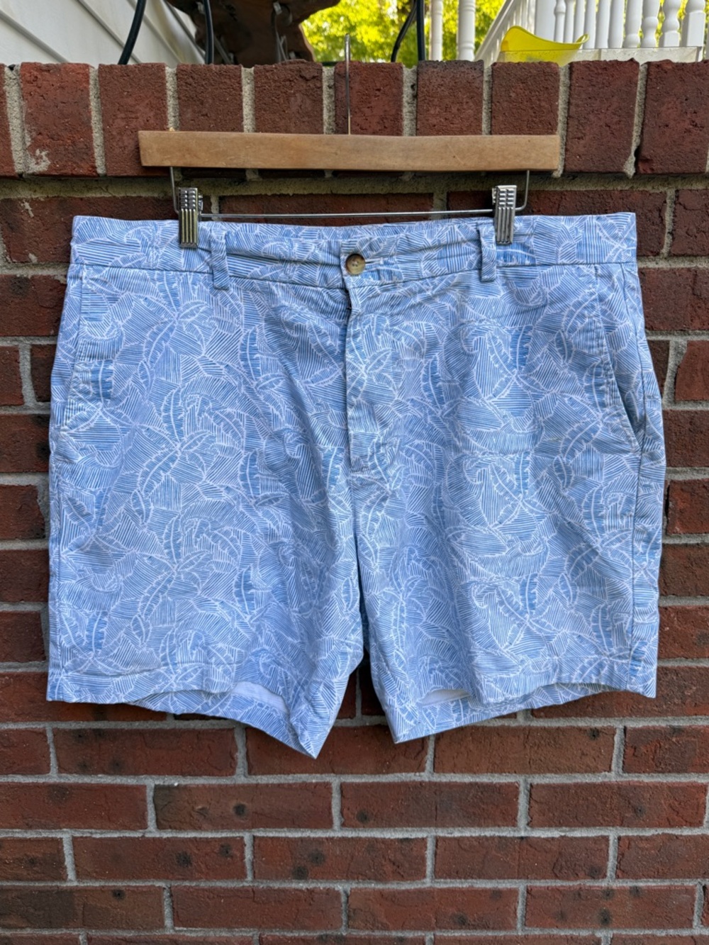 Vineyard Vines Blue White Khaki Chino Breaker Shorts Size 36 in Men’s 7 Inch